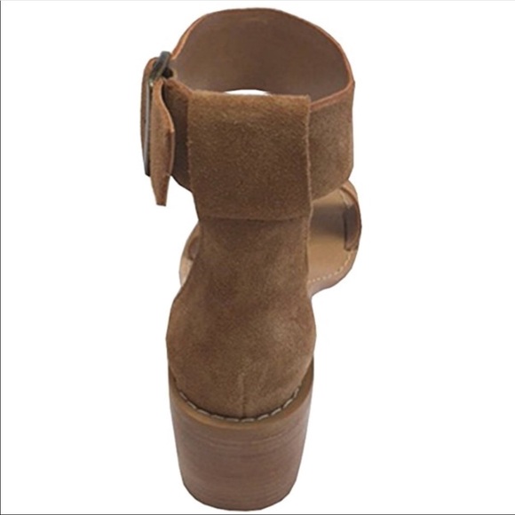 NIB Butter Soft Leather Textured Block Heel Sandal - Picture 6 of 6